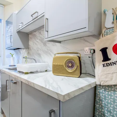 Stylish & Charming Retreat For 2- City Centre! Edimburgo Esterno foto