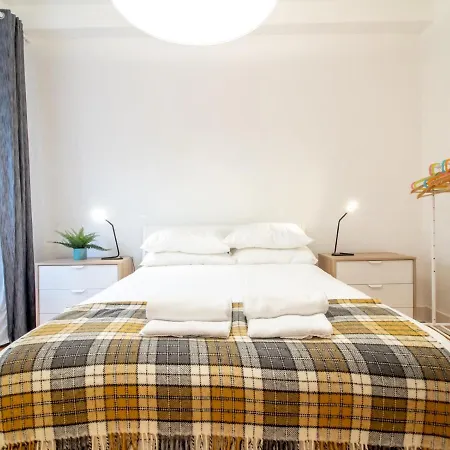 Stylish & Charming Retreat For 2- City Centre! Edimburgo Esterno foto