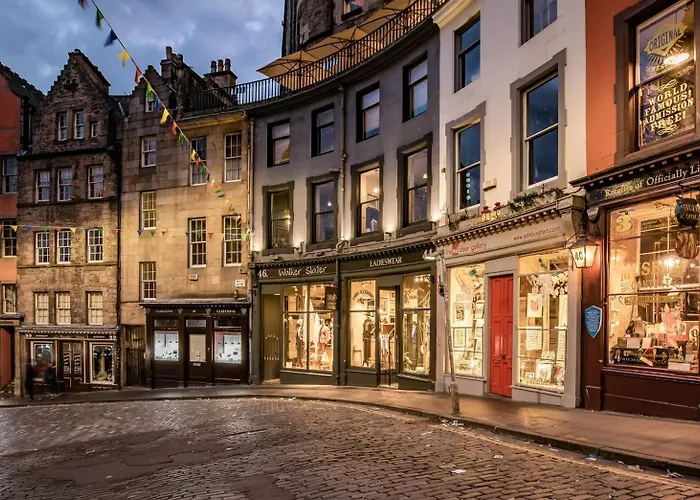 Stylish & Charming Retreat For 2- City Centre!